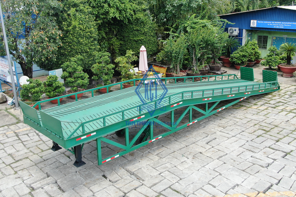 The benefits of Tan Thanh container bridge during loading and unloading goods